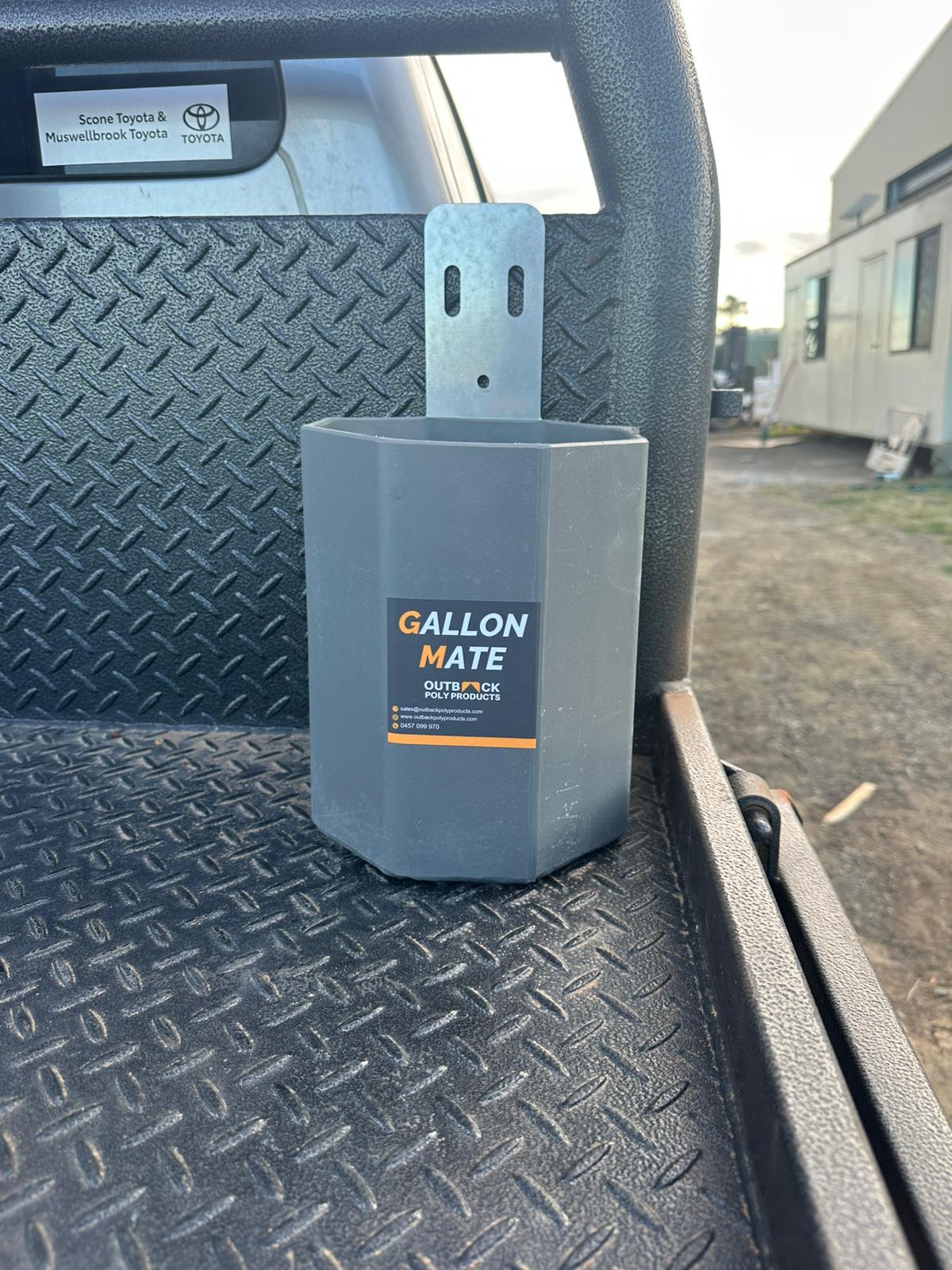 Gallon-Mate